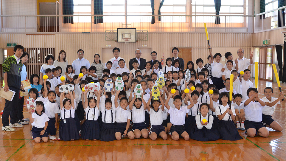 Presentation ceremony for privately-placed bonds that include a donation to schools